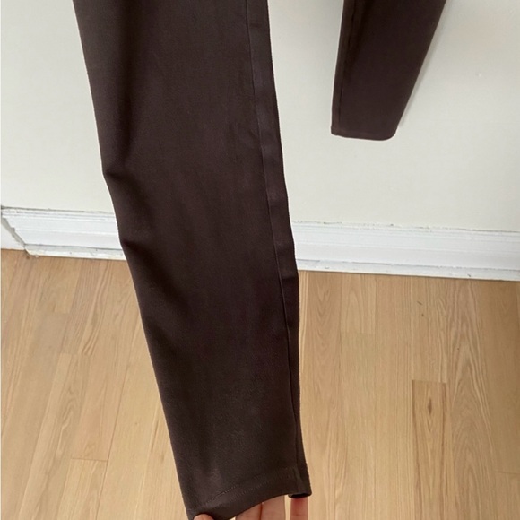 Aritzia Daria Pant Vegan Suede Leggings in Brown Taupe
Suede size Medium - Picture 7 of 7